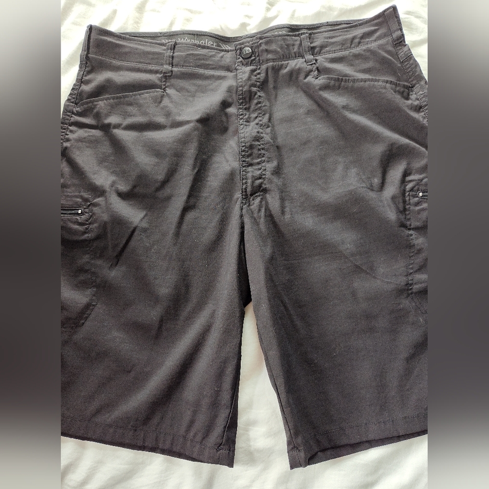 WRANGLER Men's Shorts. Size 40. Inseam 10". Black Colored.